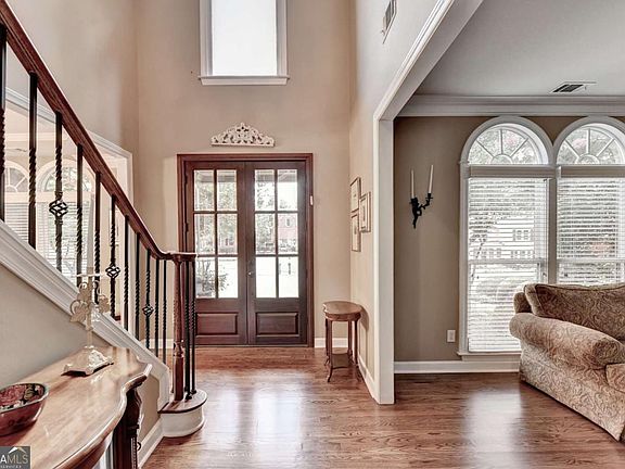 3rd image of 655 Rosebury Ln