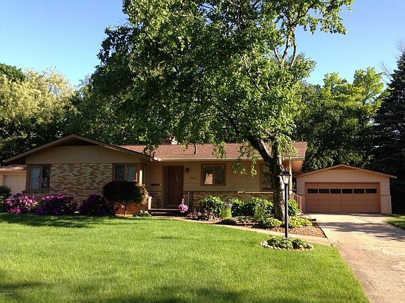 3rd image of 1265 Meadowlane Dr SE