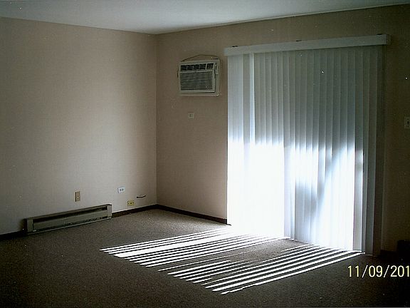 2nd image of 1917 Stonebridge Dr APT 1A