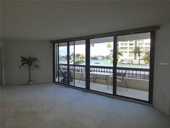 5th image of 690 Island Way APT 205
