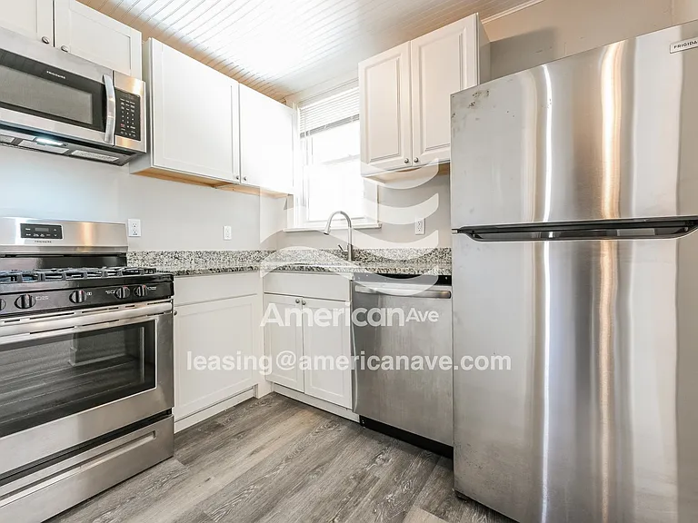 566895_010_kitchen_13655927.jpg