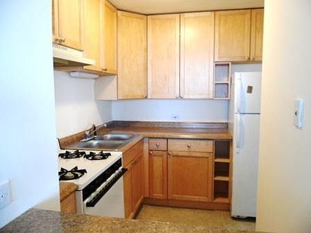 3rd image of 2901 S Michigan Ave APT 1906