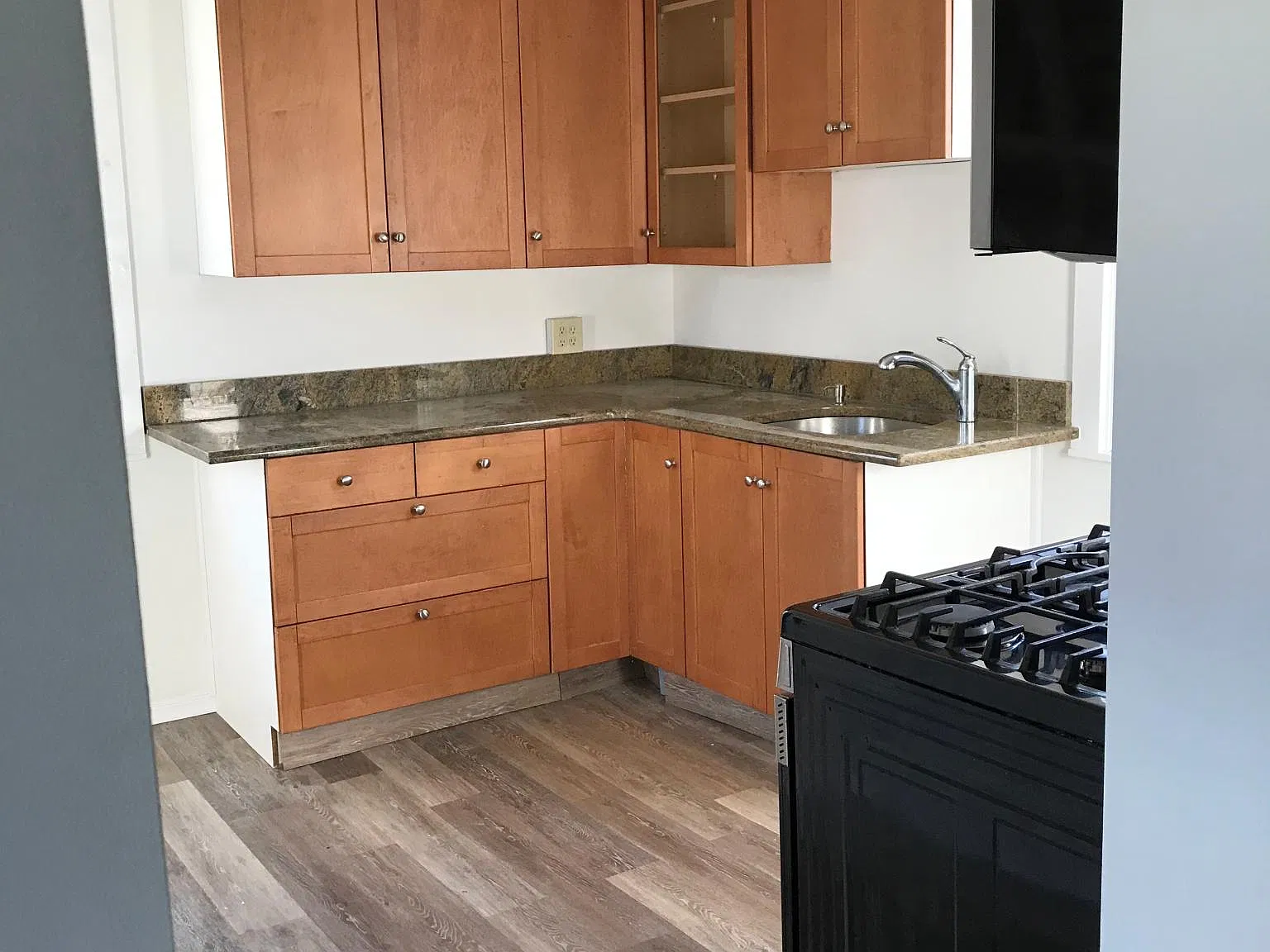 2 bed, 1100 sqft, $1,300 — Photo 4