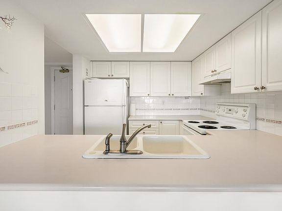 3rd image of 6080 Minoru Blvd #501
