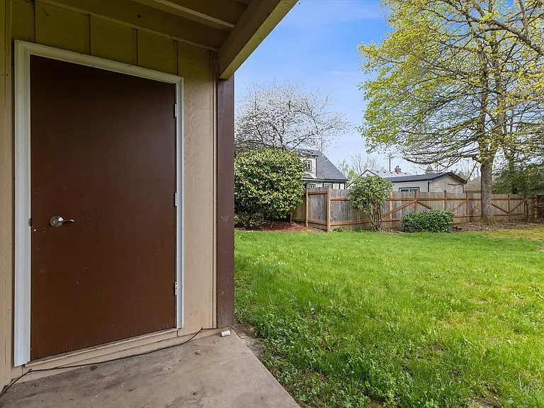 15220 SE Stark St #1-21 — Photo 18