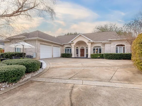 4 Ballestone Ct, Dothan, AL 36301