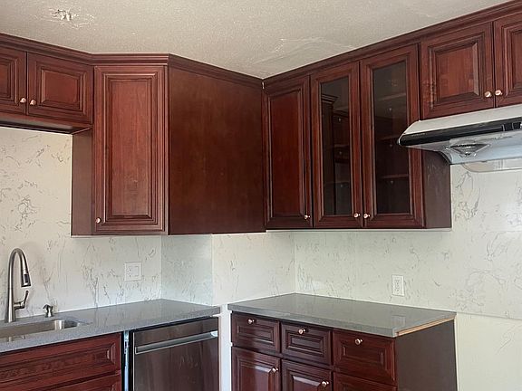 3rd image of 2422 - 2424 Loma Vista Drive