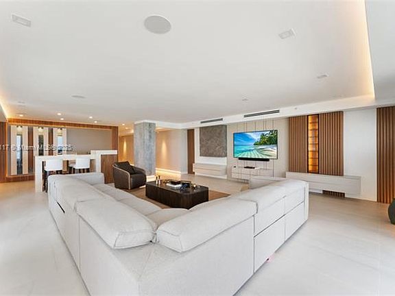 4th image of 5801 Collins Ave #Cu-900