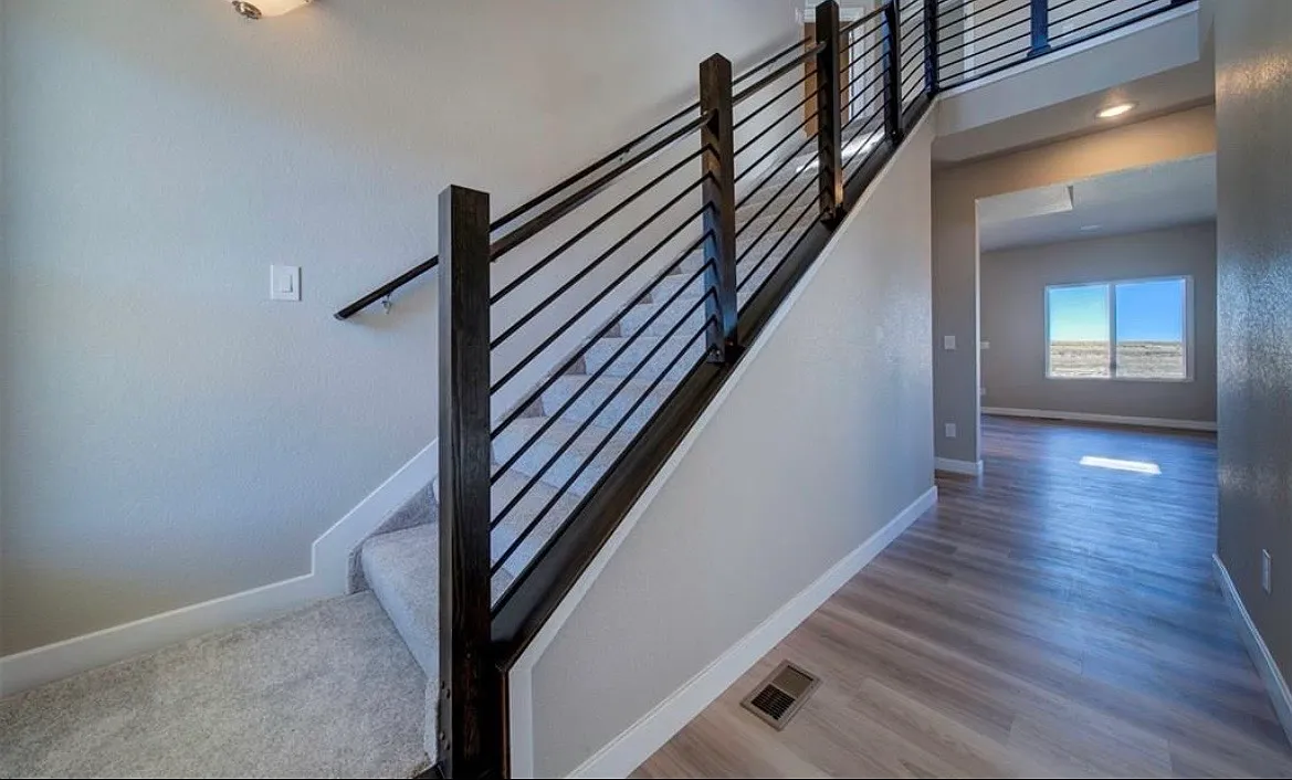 6 bed, 3.5 bath, 3000 sqft, $3,500 — Photo 2