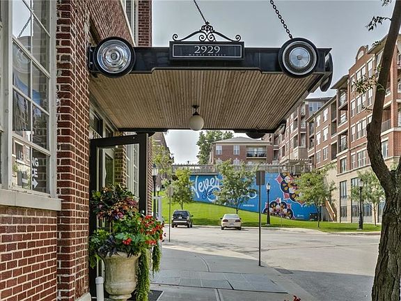 3rd image of 2929 McGee Trfy APT 203