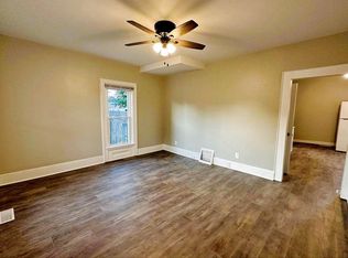 317 11th St #B, Marion, IA 52302