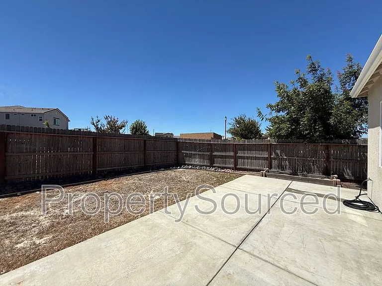 1428 Nascimento St — Photo 43