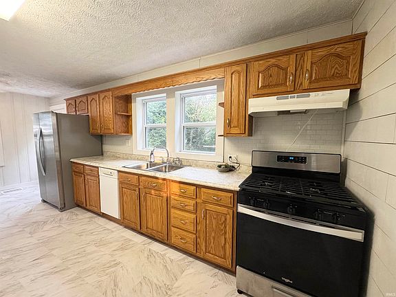 3rd image of 402 2nd St