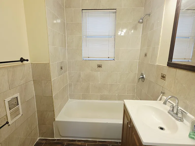 137 Bostwick Ave #1A — Photo 3