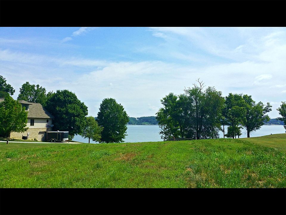 1st image of Shoreline Dr