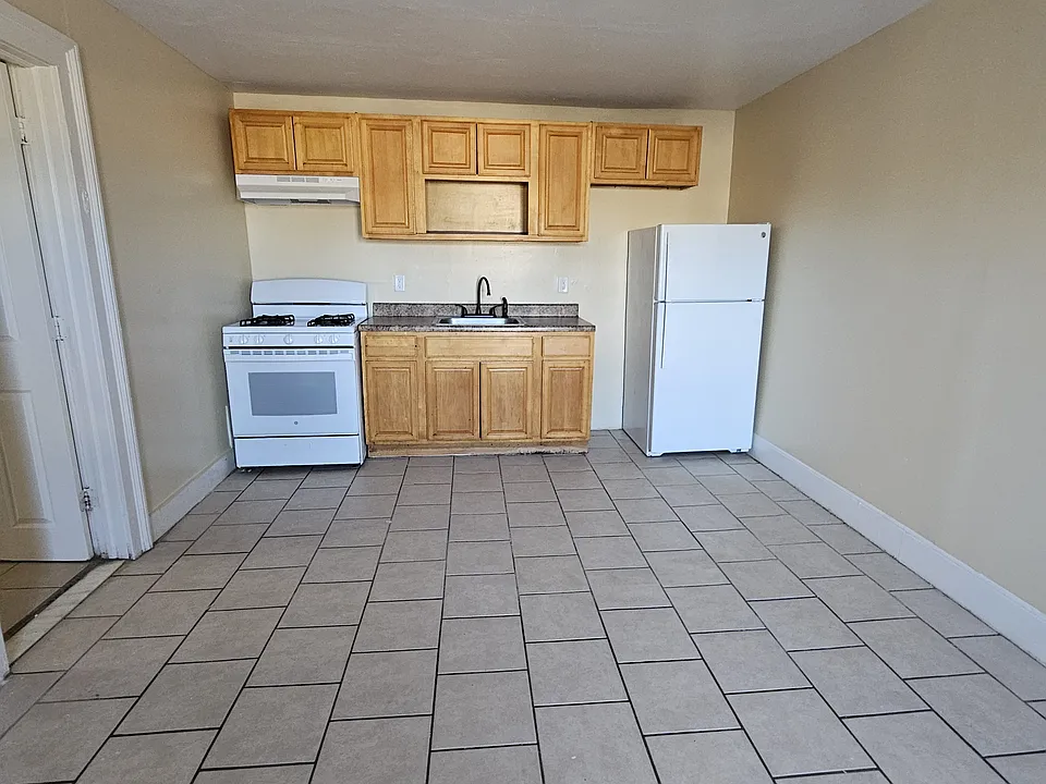 122 Derby Ave #2