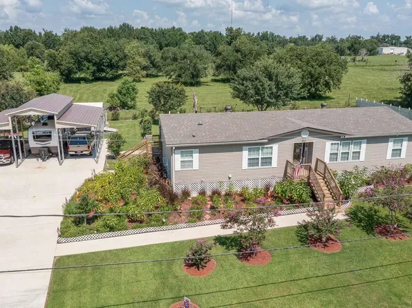 361 Le Village Dr, Larose, LA 70373