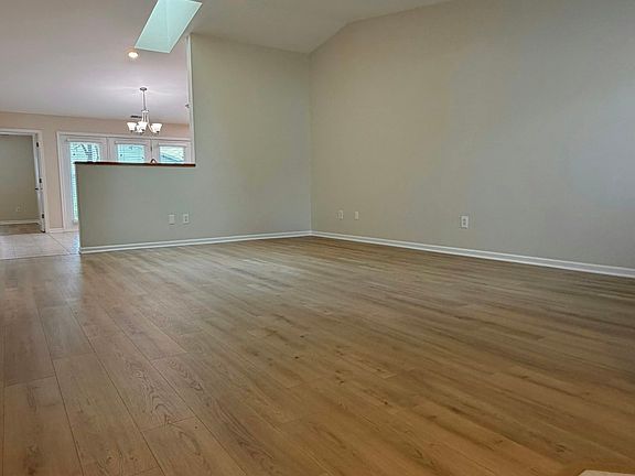 3rd image of 1727 Chestnut Dr