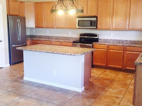 5th image of 1240 W Castle Dr