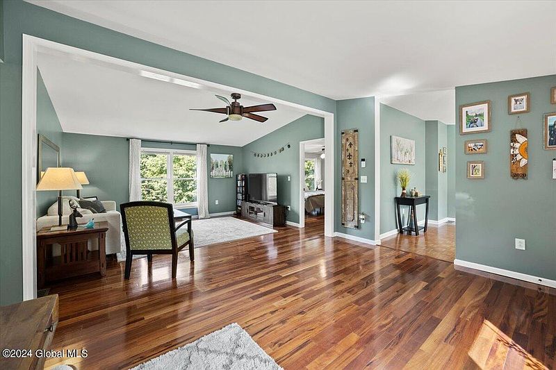 4th image of 52 Scott Drive