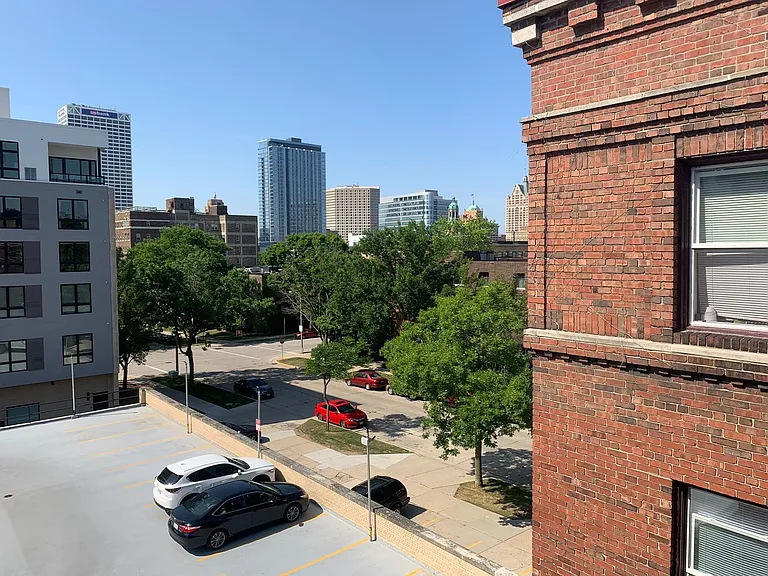 1030 N Marshall St — Photo 41