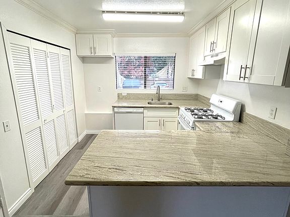 4th image of 00-310 Redondo Ave #105