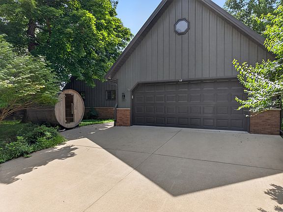 3rd image of 663 Rollingwood Pl