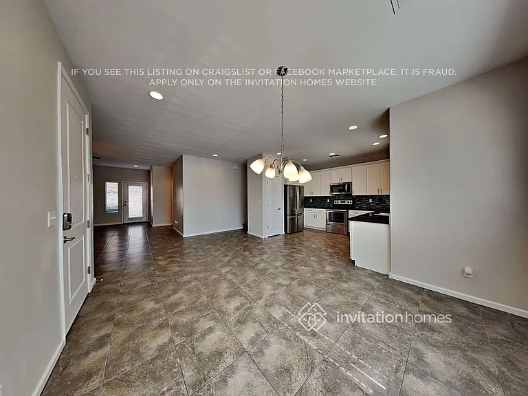 1840 W Pollack St — Photo 6