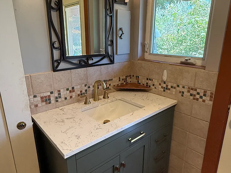 2034 N Commonwealth Ave — Photo 13