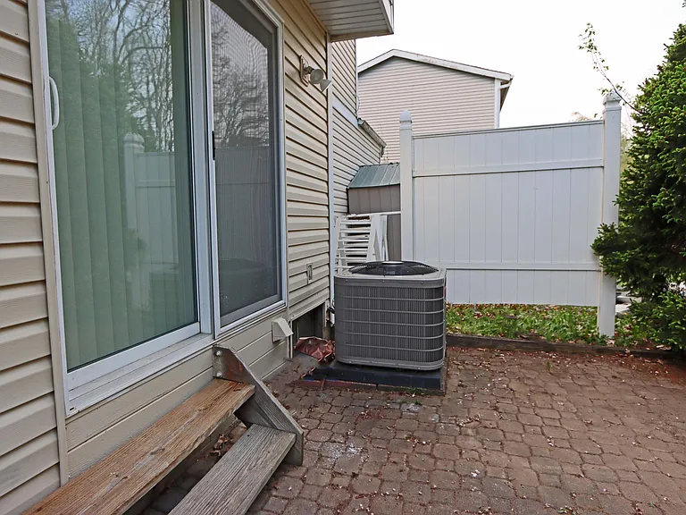 1686 Jupiter Ave — Photo 44