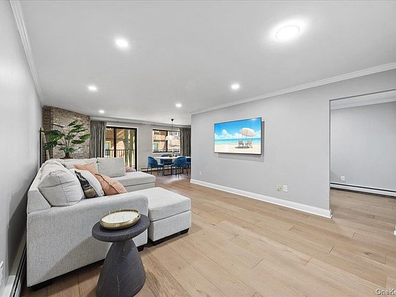 4th image of 107 N Broadway #213