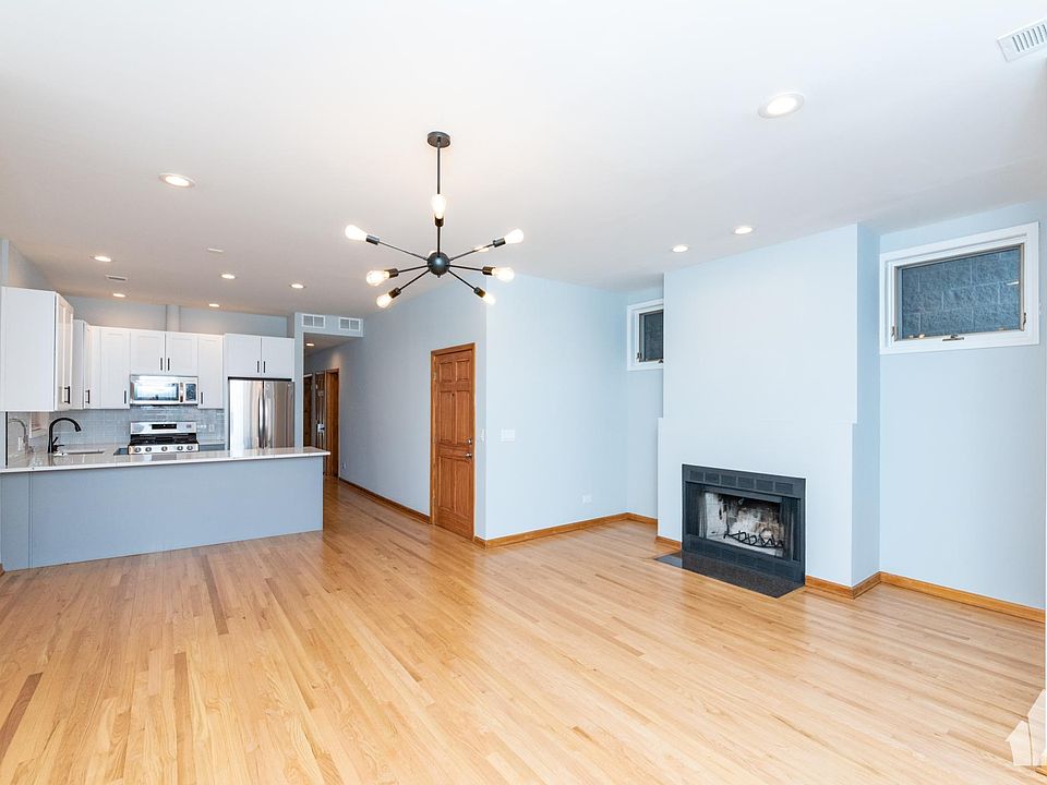 1st image of 2338 N Greenview Ave #2B
