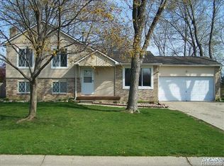 9256 Elaine Dr, Swartz Creek, MI 48473