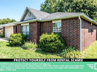 1390 N Plum Tree Dr, Fayetteville, AR 72704