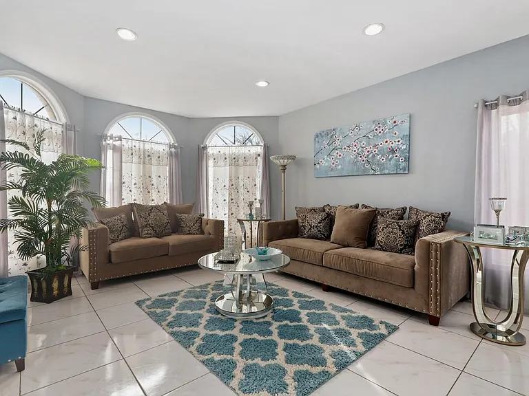 520 N Veterans Pkwy — Photo 6