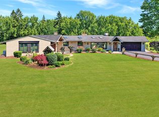 147 Old Dundee Rd, Barrington Hills, IL 60010