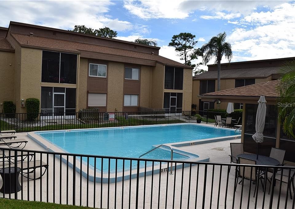 1st image of 1579 Greenlea Dr APT 4