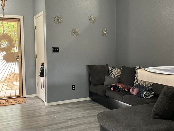 4th image of 423 Sharp Spur St SW