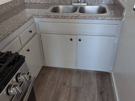 3rd image of 13553 Vanowen St APT 1