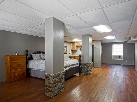 2nd image of 14490 Pinkney Ln