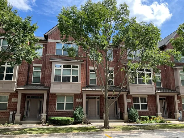 717 Summit Ln, Vernon Hills, IL 60061