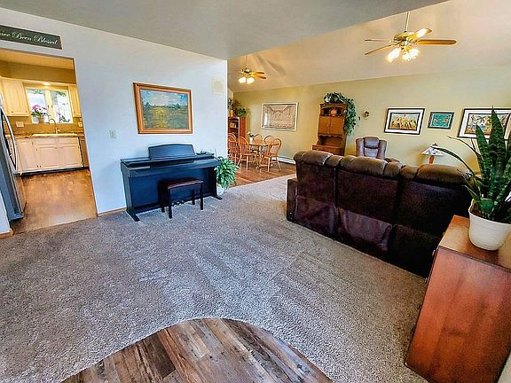 3rd image of 20 Penny Ln