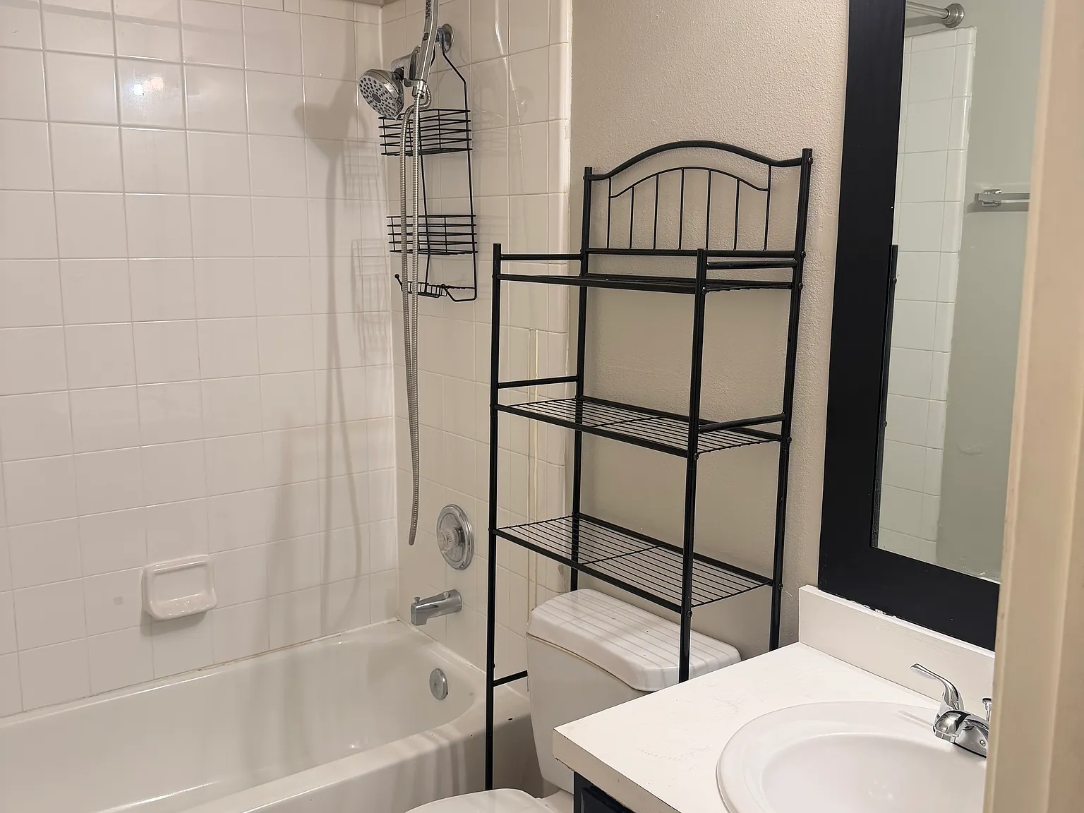 3 bed, 1476 sqft, $1,800 — Photo 4