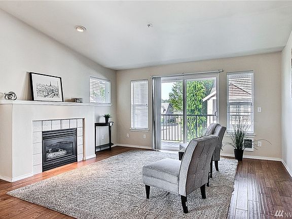 3rd image of 2103 Hammond Ave #E-8