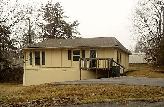 3rd image of 431 Circle Dr