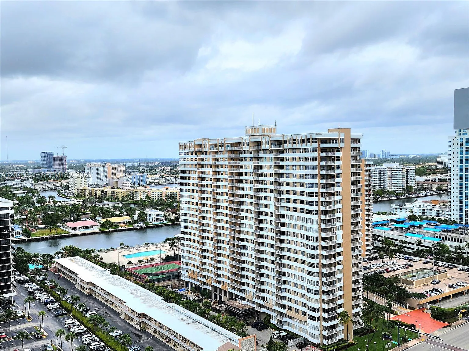 Parker Plaza Condo Estate — Photo 3