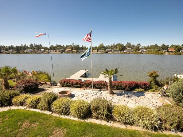 355 Lake View Loop NE, Ocean Shores, WA 98569