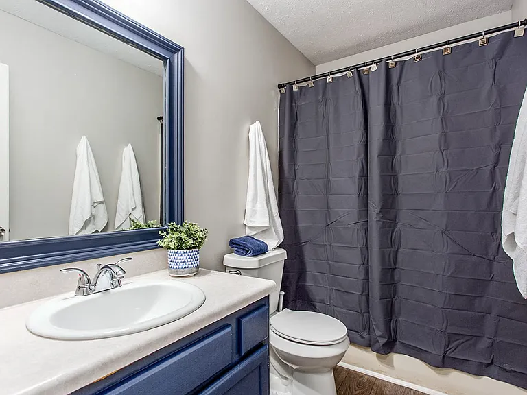 Shared bath for rooms 2 and 3.