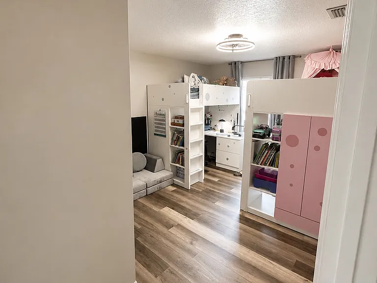 320 W Voorhis Ave — Photo 8