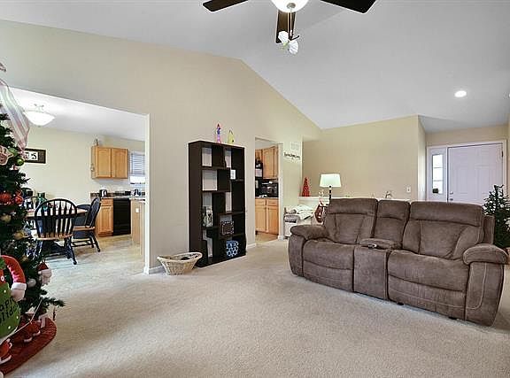 5th image of 15 Michelle Dr